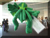 anthrocon_chibi_flying.JPG (67453 bytes)