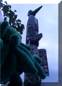 ketchikan_chibi_totempole.jpg (37644 bytes)